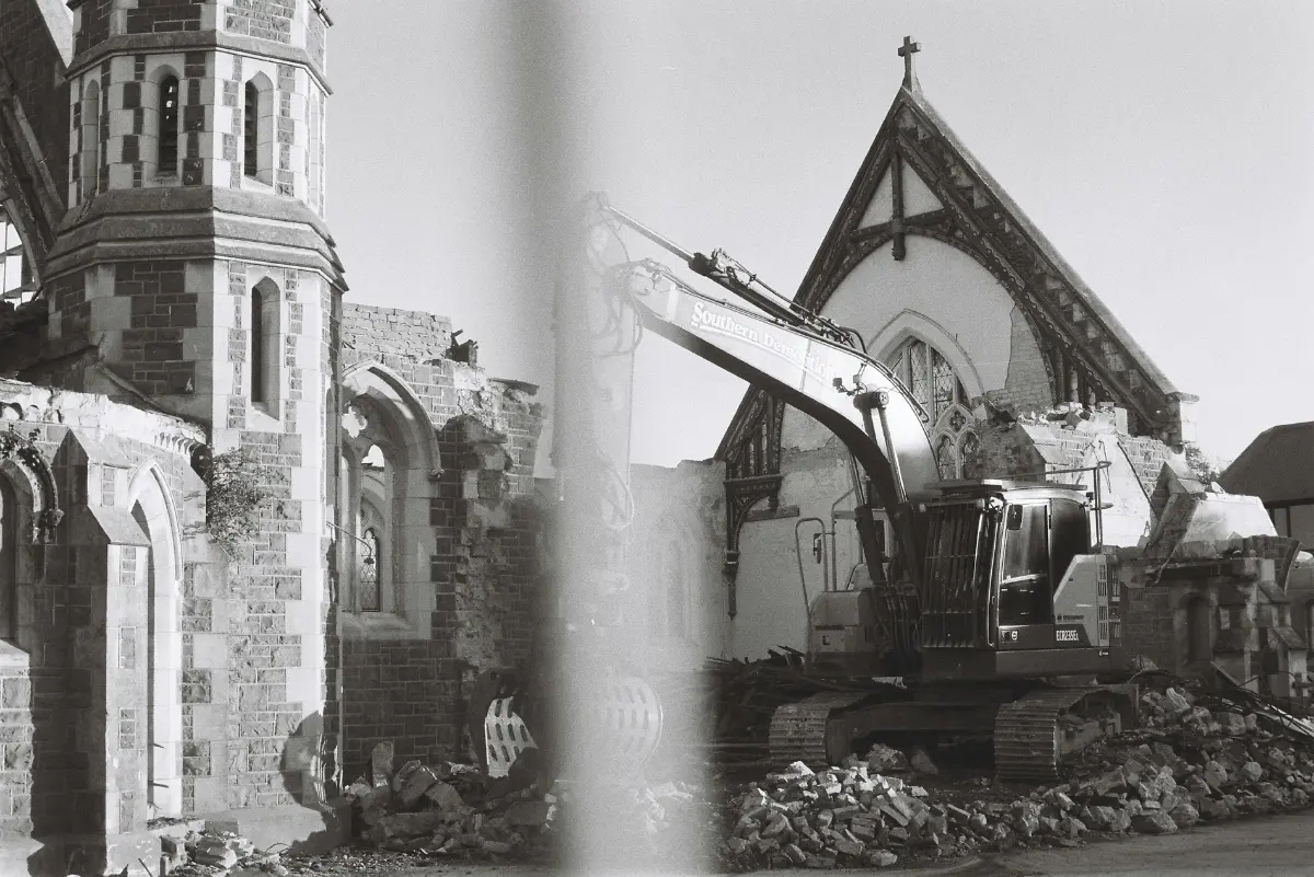 Comparison of DIY restoration and professional services