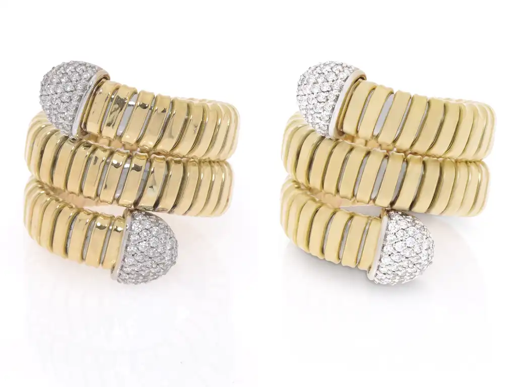 Photo Retouching Services 6 Before and after product photo retouching showing reflection and surface cleanup on jewelry